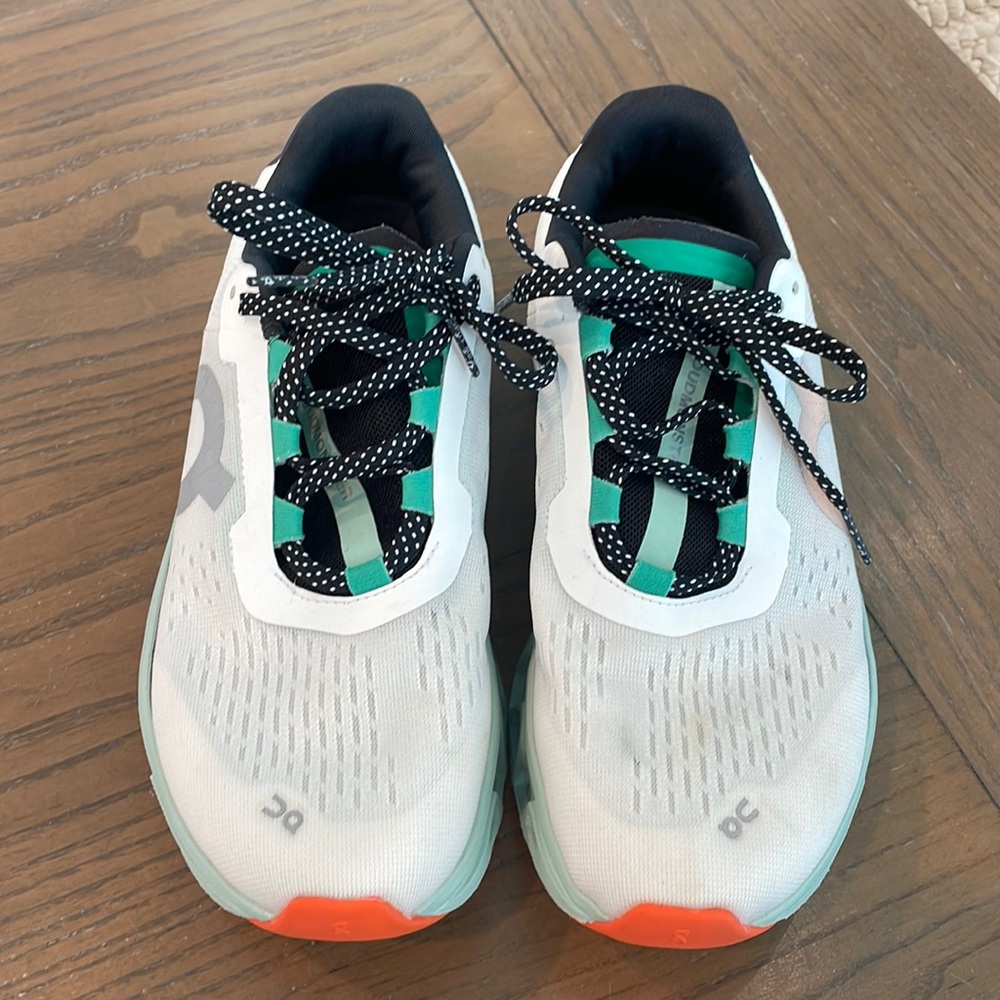 On cloud monster cloudtec helion woman’s sneaker